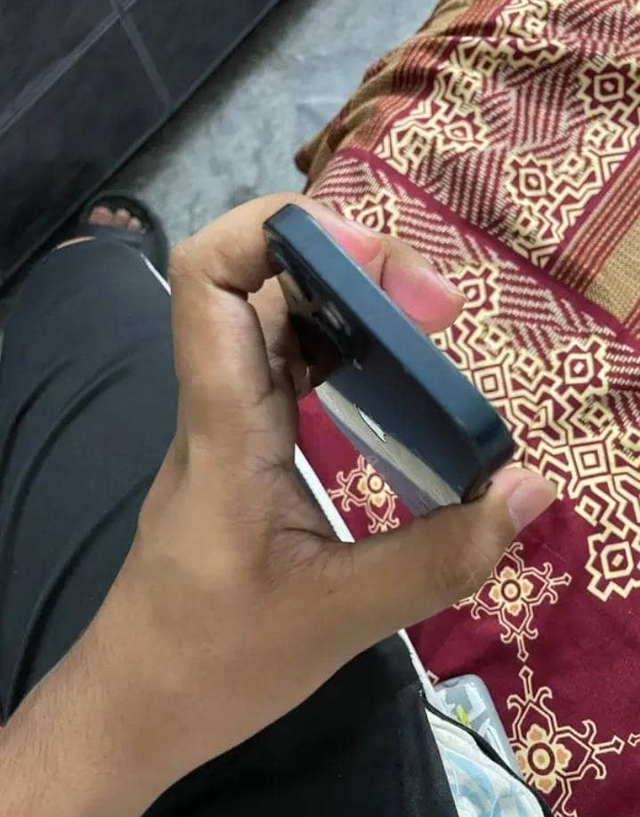Apple iPhone 13 2