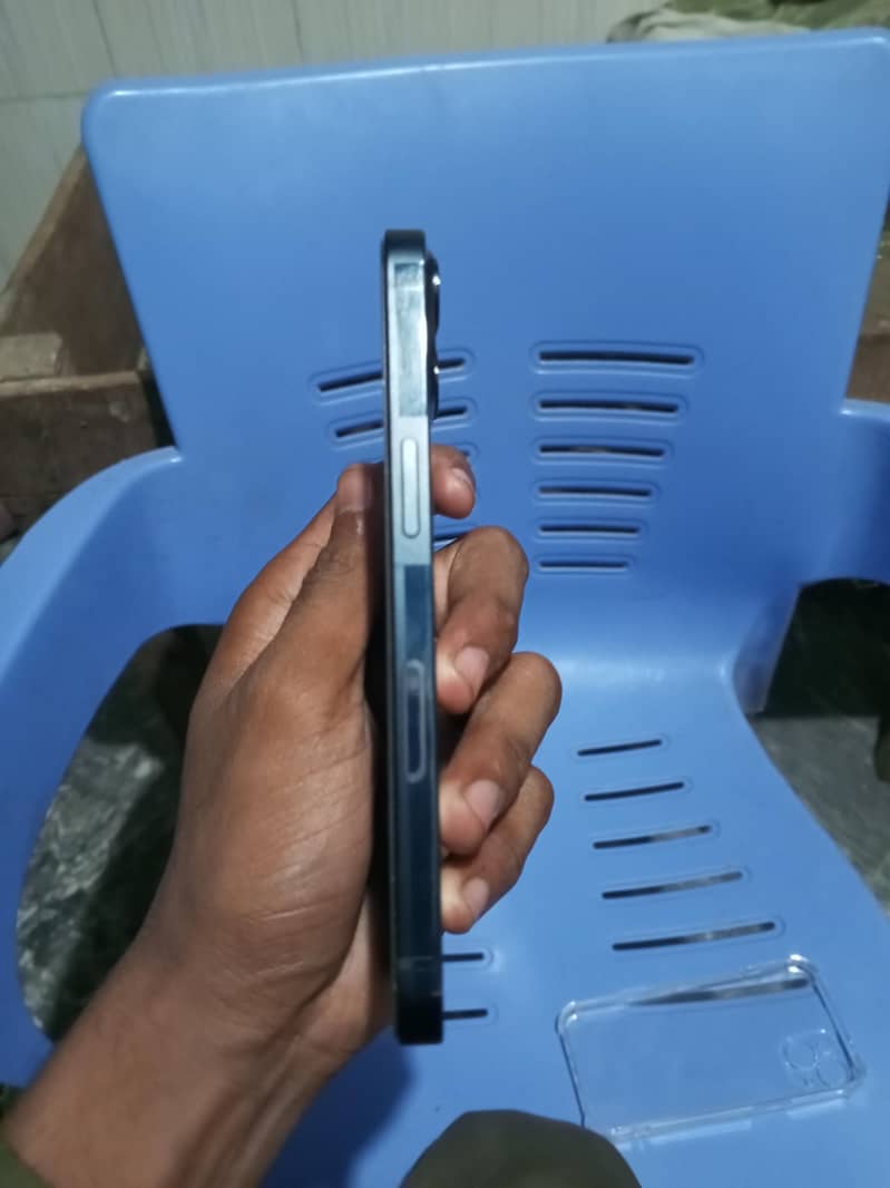 Apple iPhone 13 4
