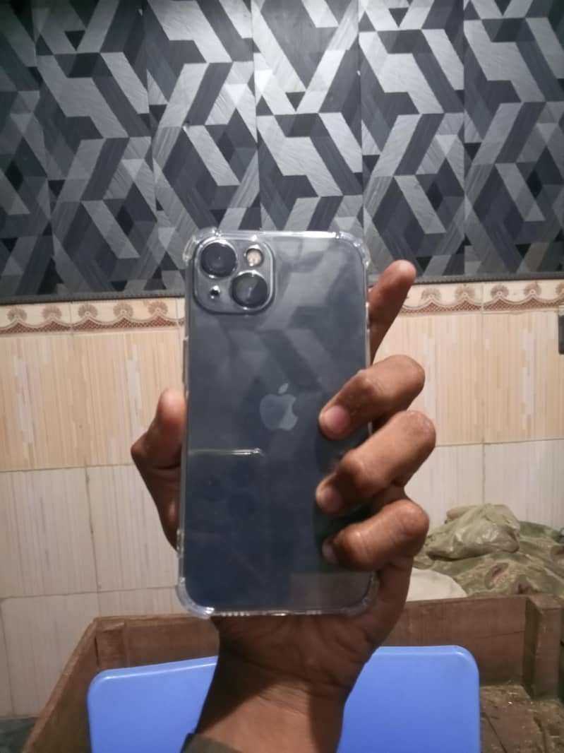 Apple iPhone 13 5