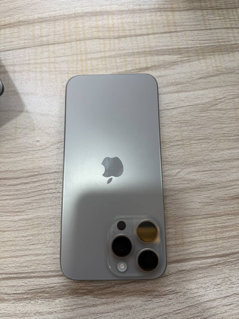 Apple iPhone 15 Pro Max 0