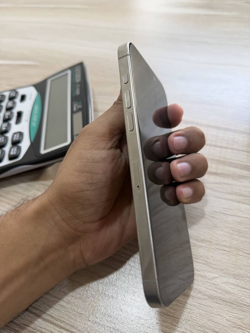 Apple iPhone 15 Pro Max 2