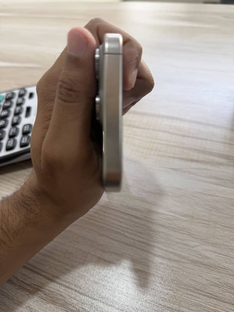 Apple iPhone 15 Pro Max 4
