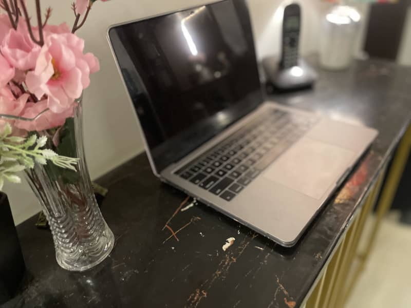 Macbook Pro M2 i5 2