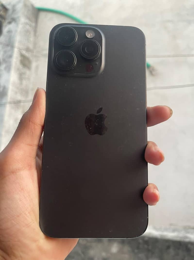 Apple iPhone 15 Pro Max 2