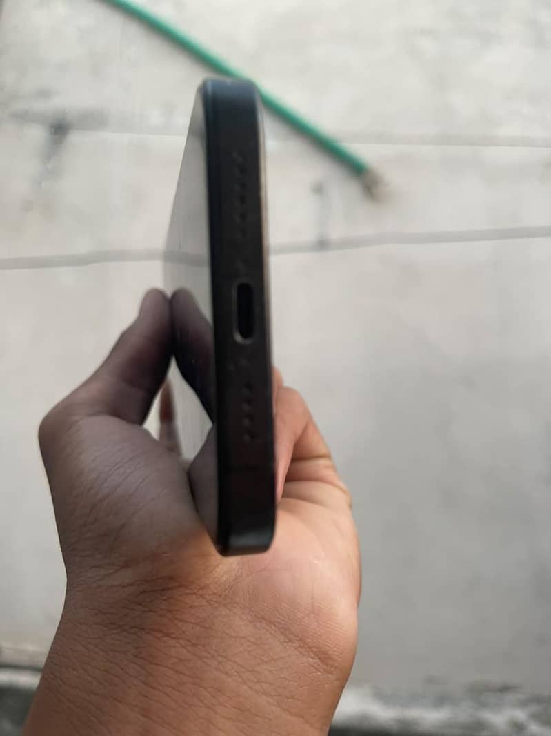 Apple iPhone 15 Pro Max 6