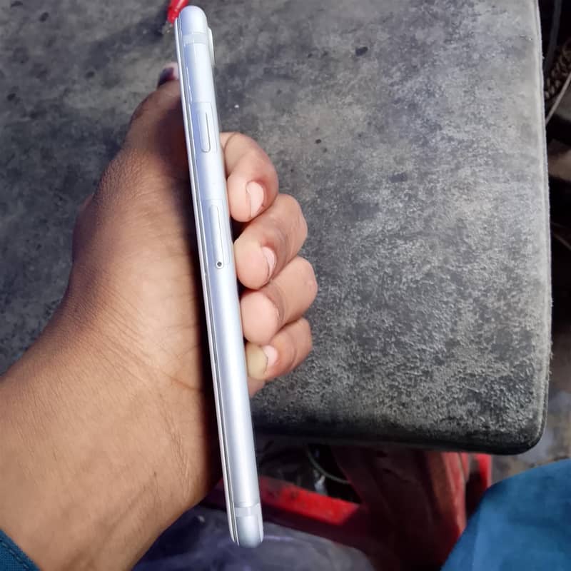 Apple iPhone 7 3