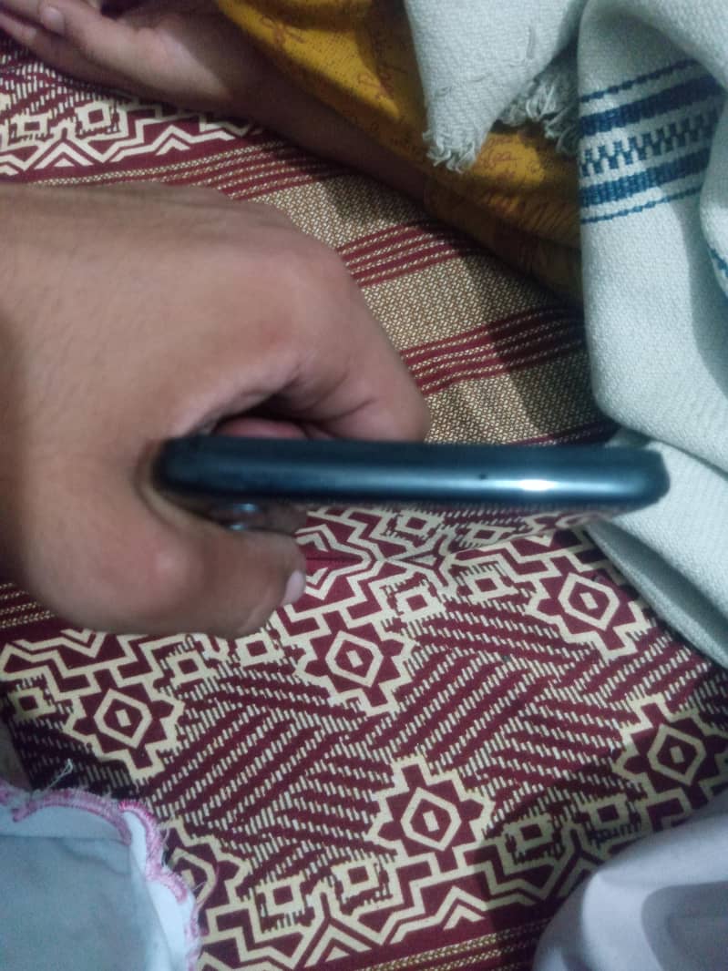 Samsung Mobile A70 5