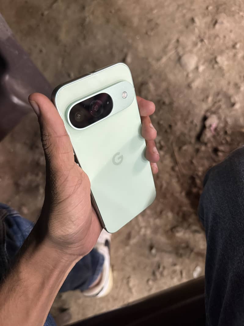 Google Pixel 9 4