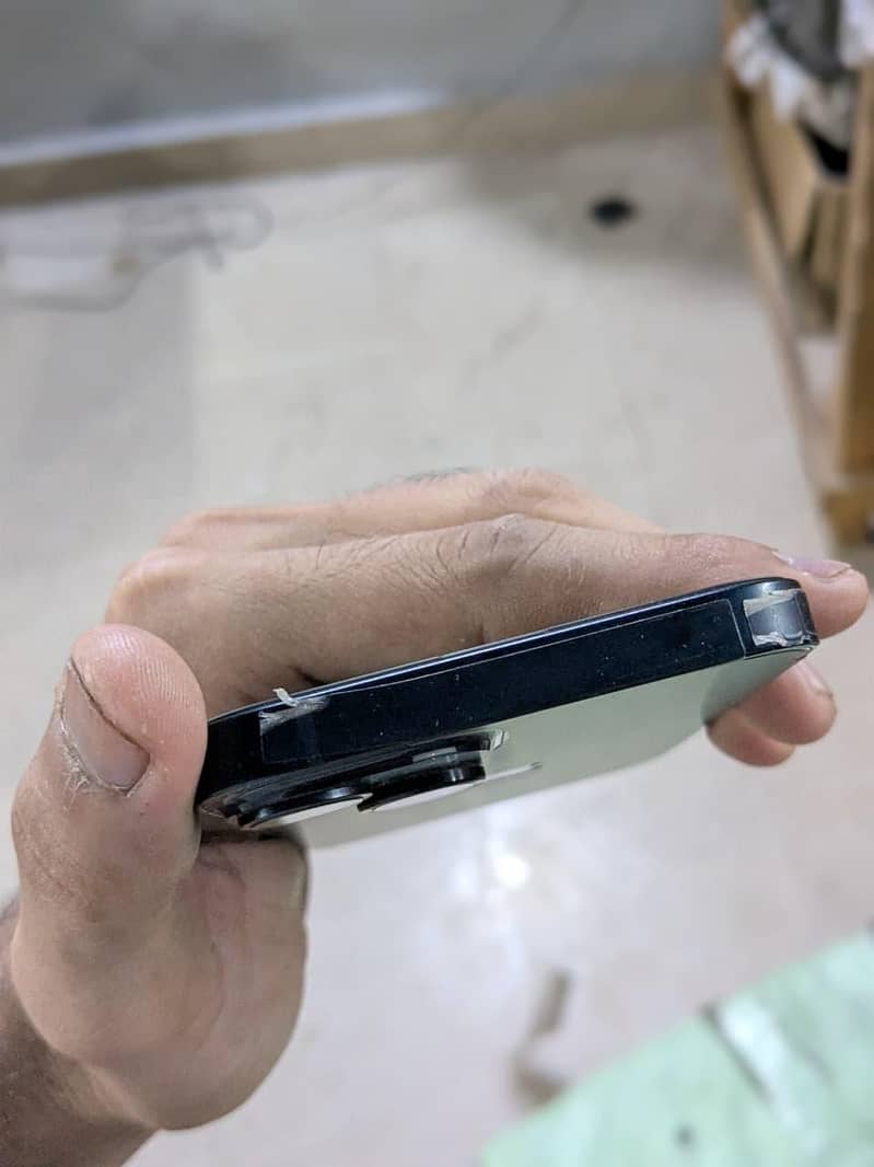 Apple iPhone 14 4