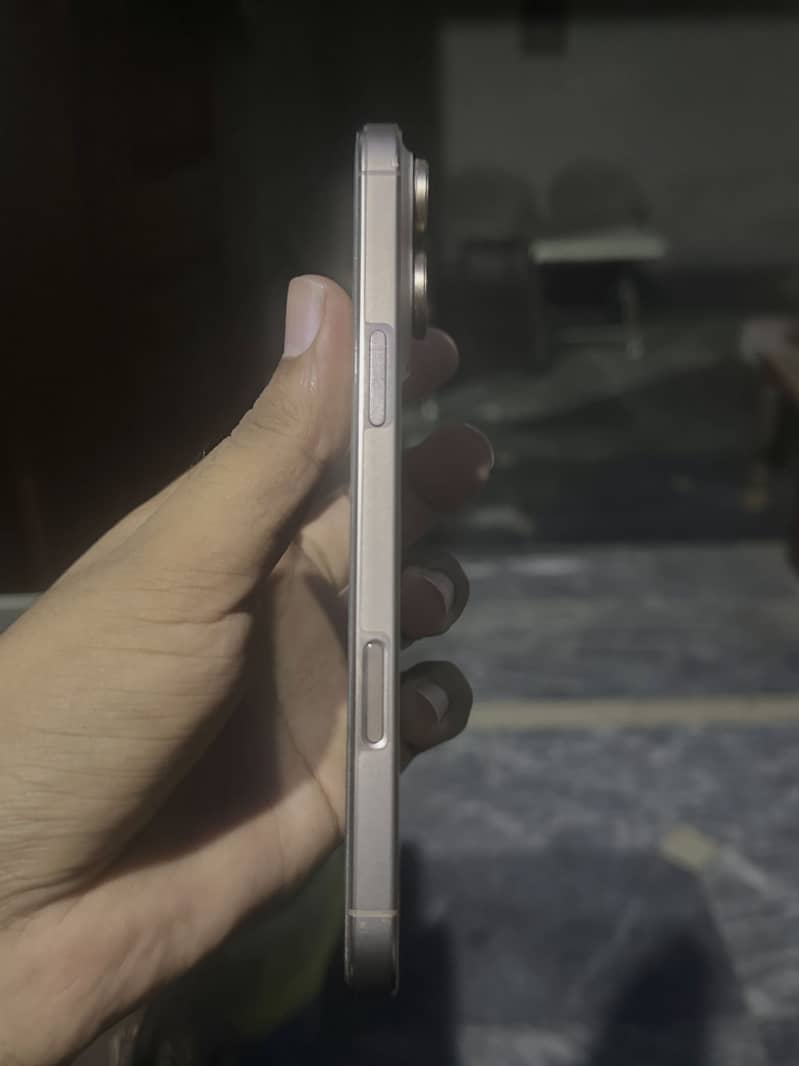 Apple iPhone 16 Pro Max 2