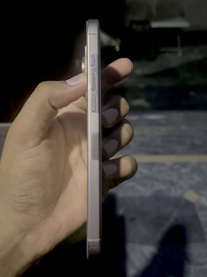Apple iPhone 16 Pro Max 3