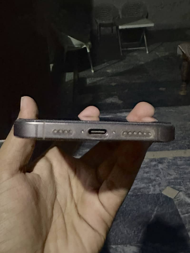 Apple iPhone 16 Pro Max 4