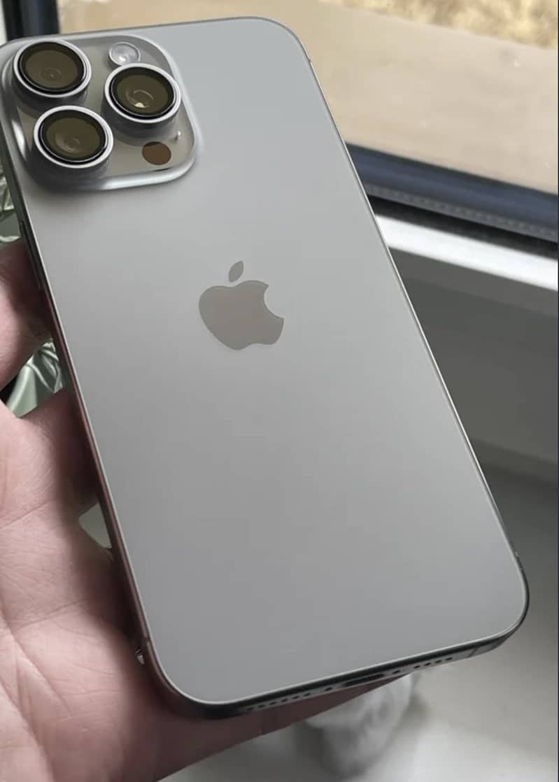 Apple iPhone 15 Pro Max 0