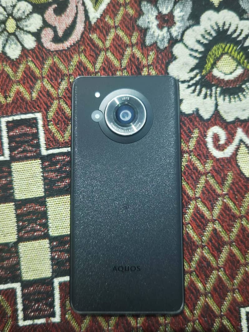 Sharp Aquos R7 0