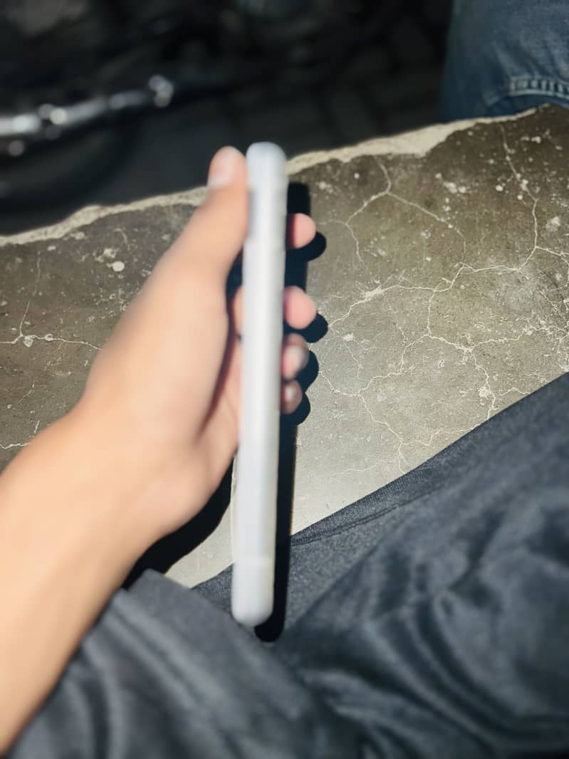 Google Pixel 7a 5