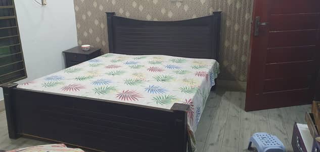 urgent King size bed for selling