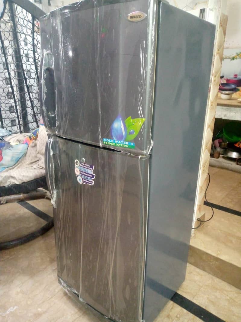 Waves medium size genuine condition 2