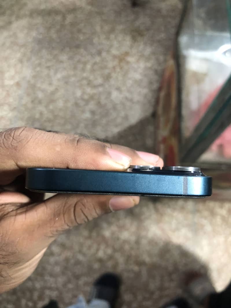 Apple iPhone 13 4