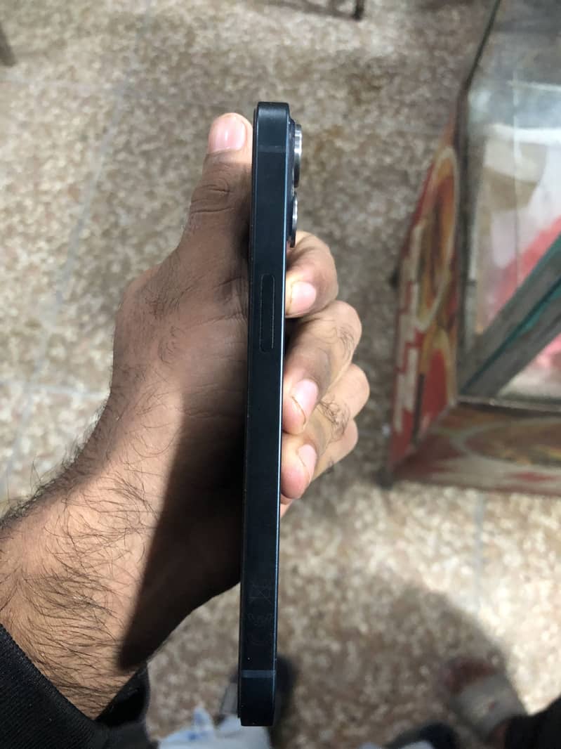 Apple iPhone 13 5