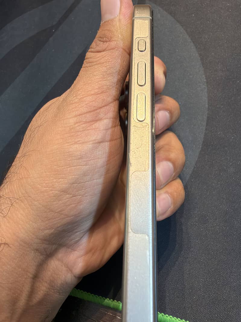 Apple iPhone 15 Pro Max 0