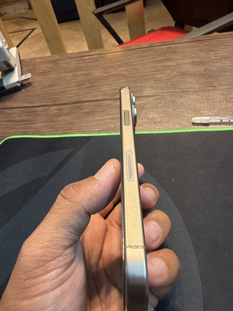 Apple iPhone 15 Pro Max 4