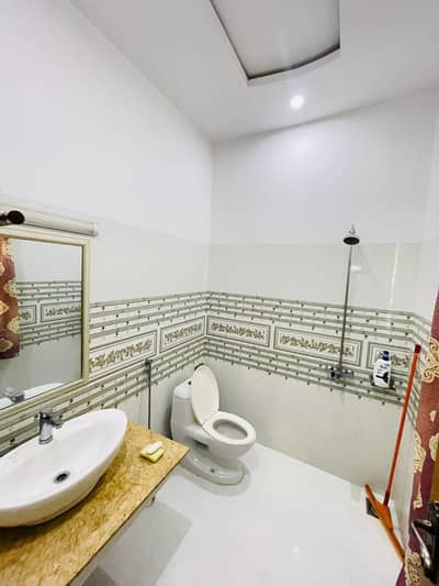5 Marla Non Furnished Upper Portion Available For Rent In Sec D Bahria Town Lahore.