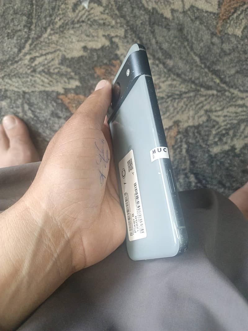Google Pixel 8 4