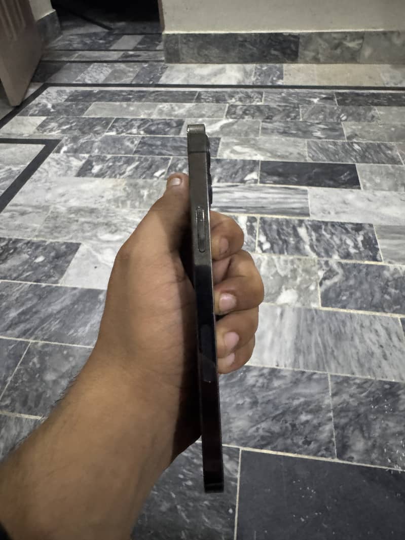 Apple iPhone 12 Pro 2