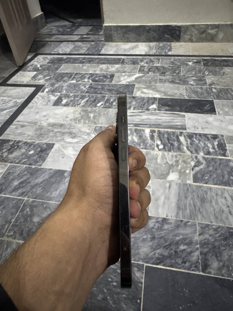 Apple iPhone 12 Pro 3