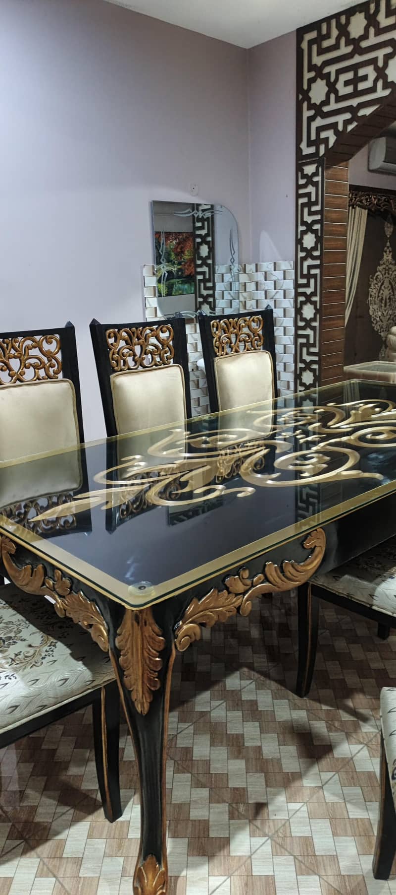 1 Dining Table 4 chairs 0