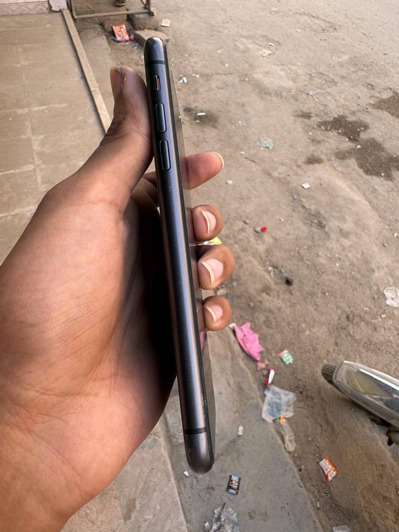 iphone 11 with box 2