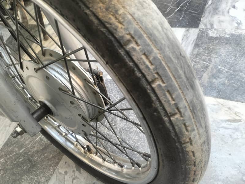 Honda CD 100 8