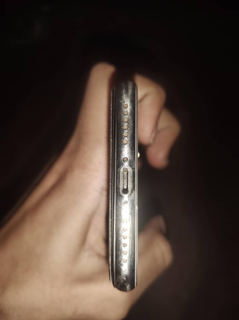 Apple iPhone X 3
