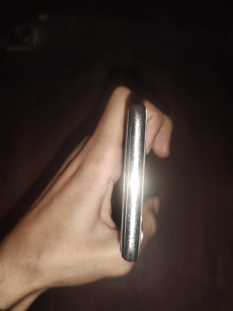 Apple iPhone X 4