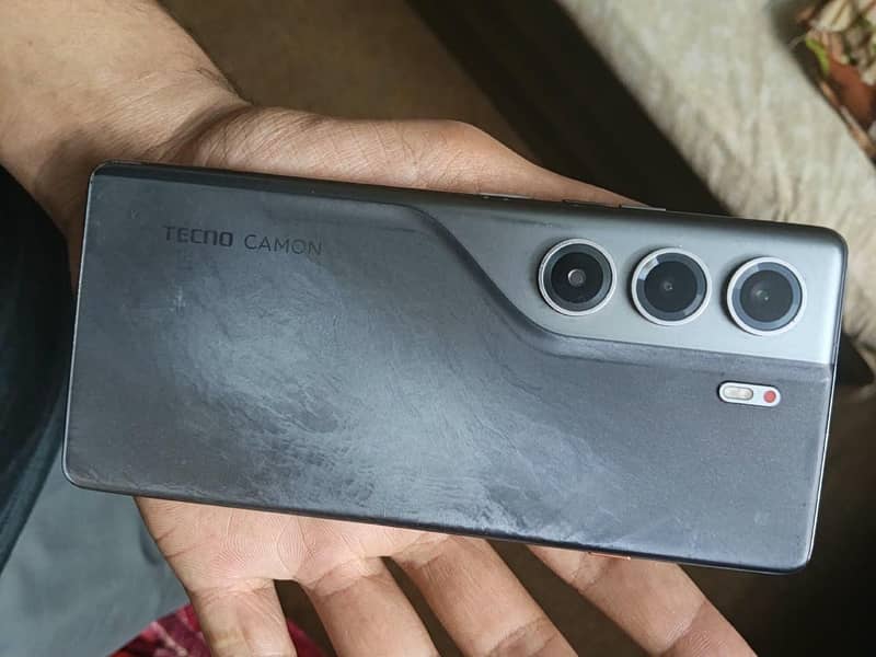 Tecno CAMON 40 Pro 0