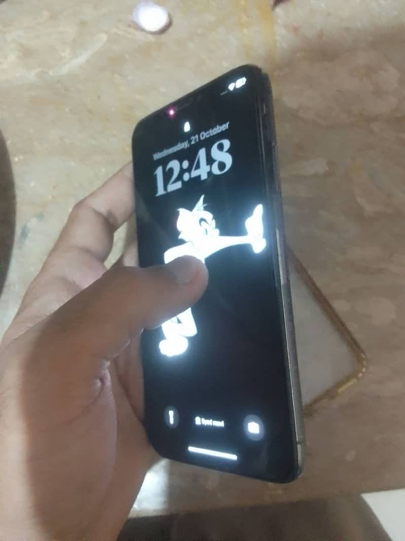 Apple iPhone X 4