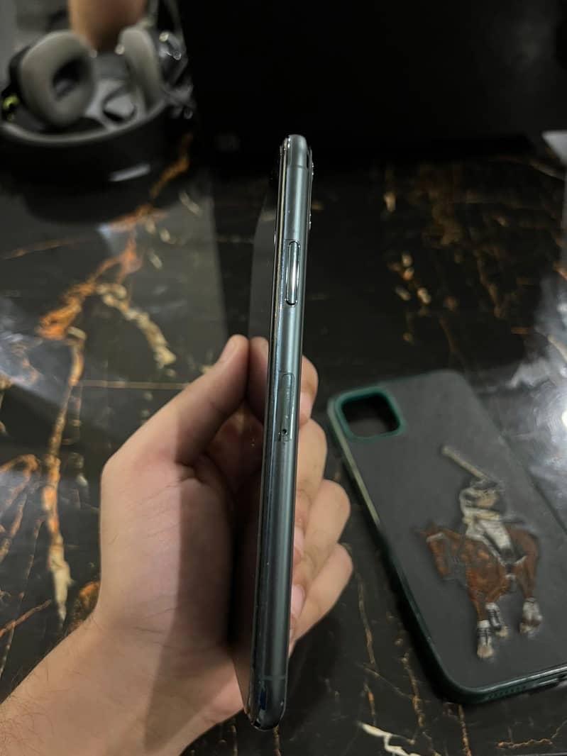 Apple iPhone 11 Pro Max 2