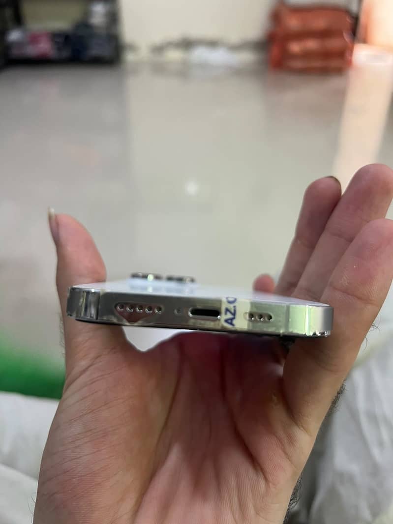 Apple iPhone 14 Pro 4