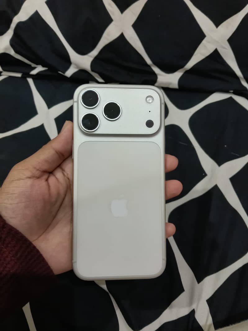 Apple iPhone 17 Pro Max 0