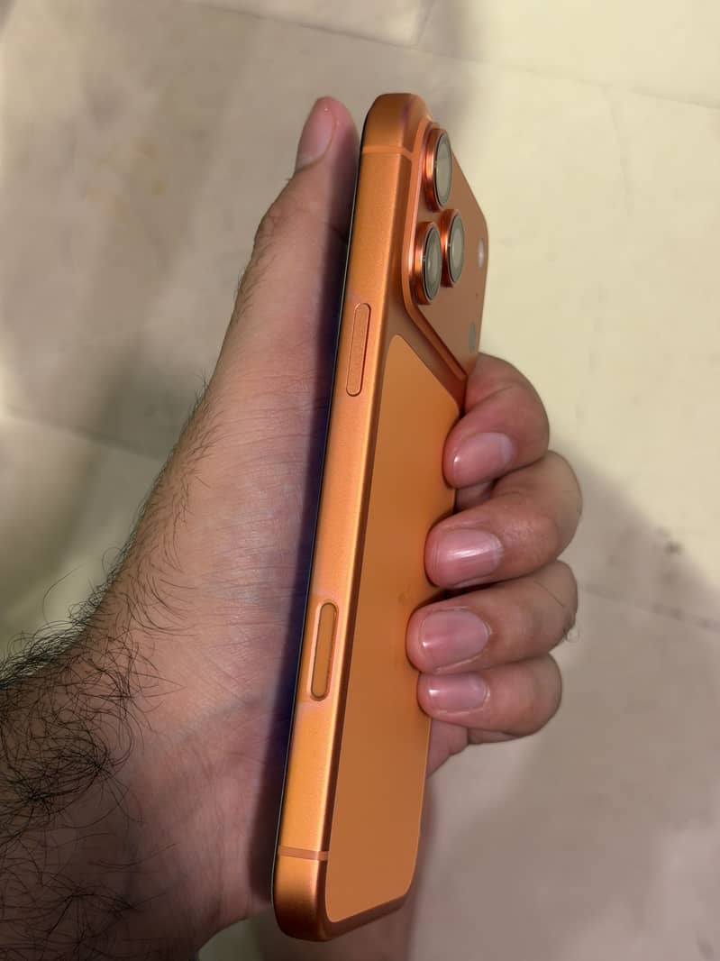 Apple iPhone 17 Pro Max 3
