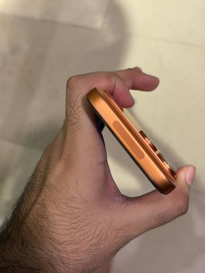 Apple iPhone 17 Pro Max 4