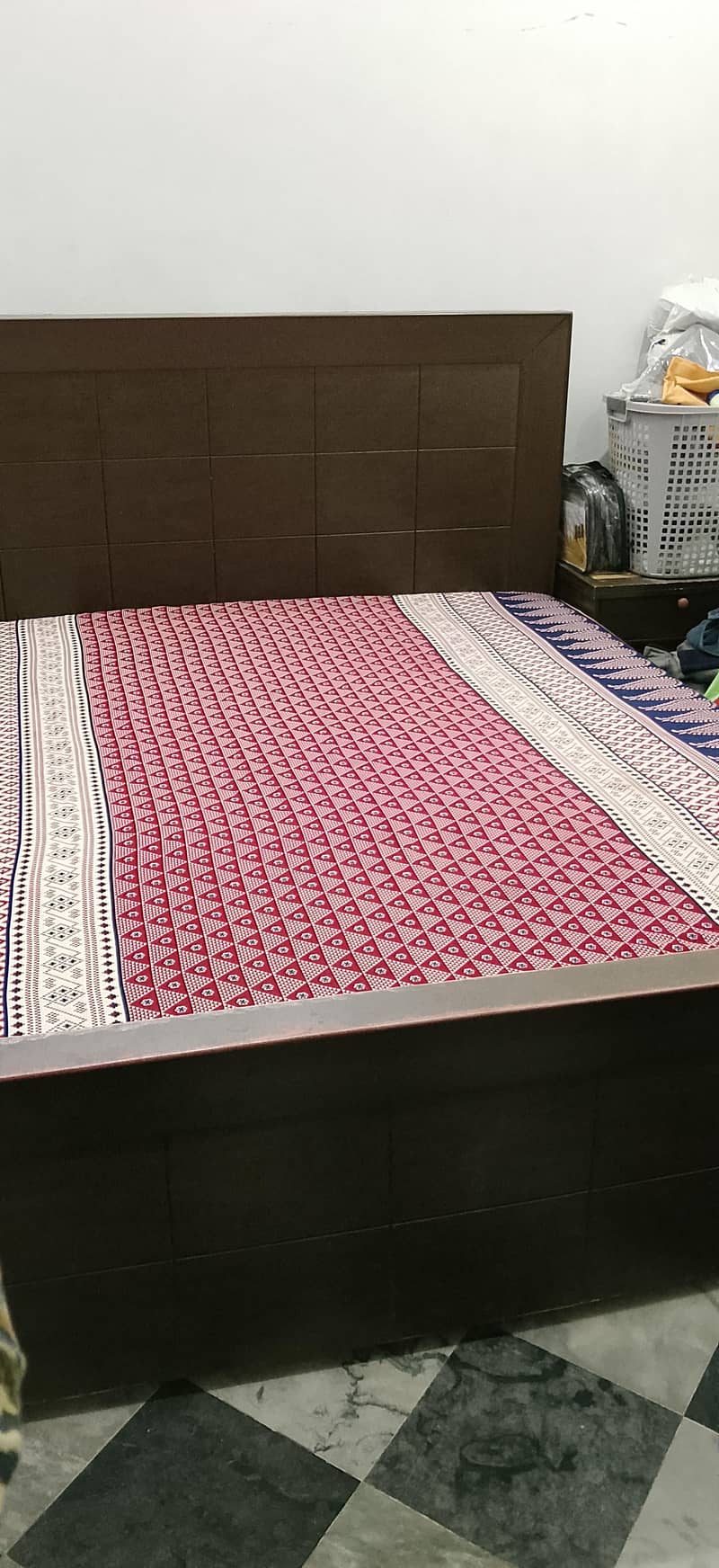 king bed with set 0