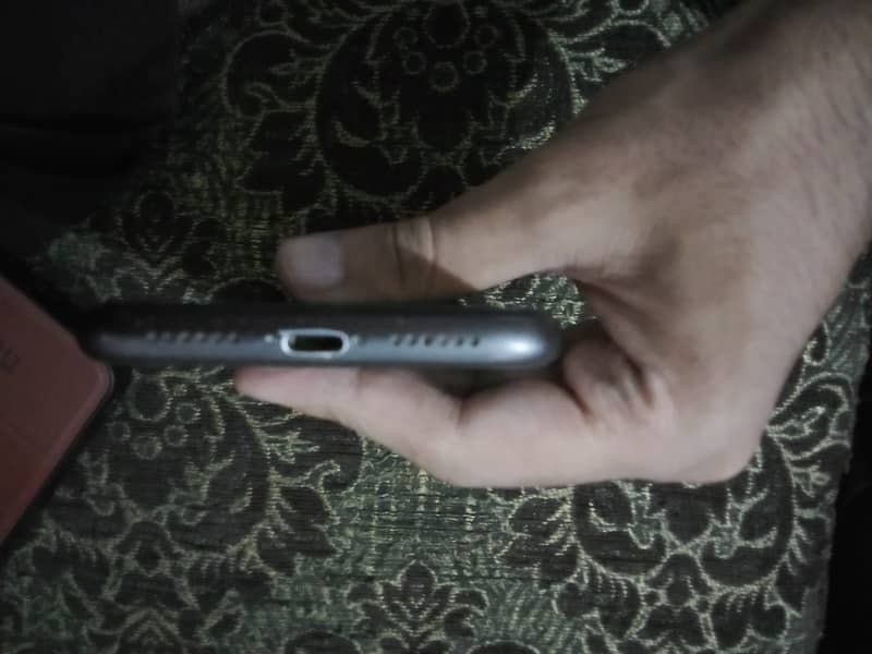 Apple iPhone 11 3