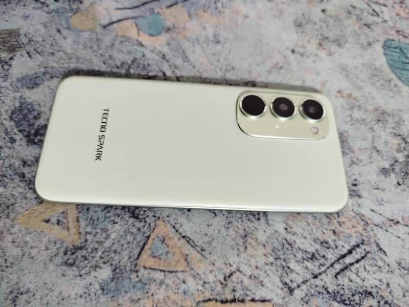 Tecno spark 40 pro plus 2