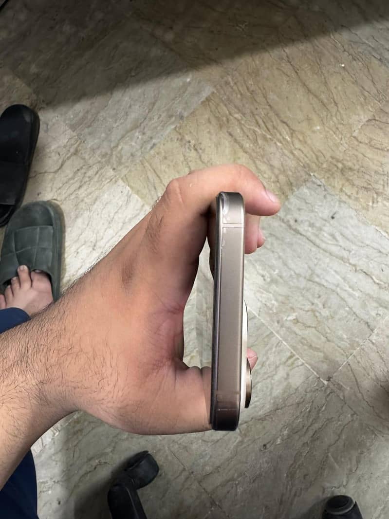 Apple iPhone 16 Pro Max 3