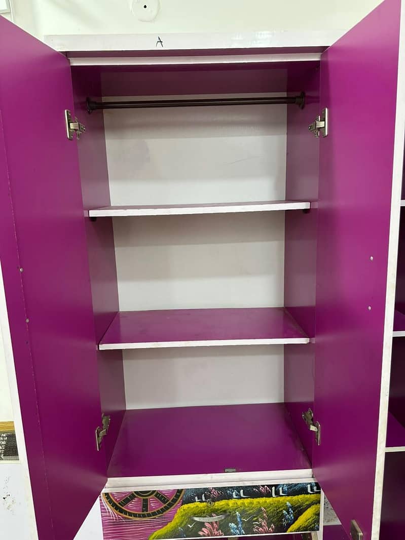 wardrobe 3 door 0