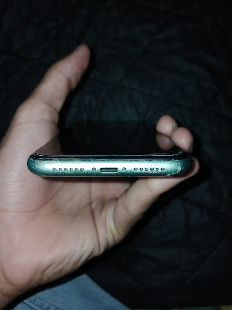 Apple iPhone 11 0