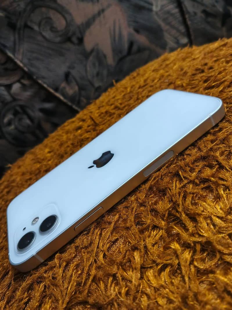 Apple iPhone 12 3