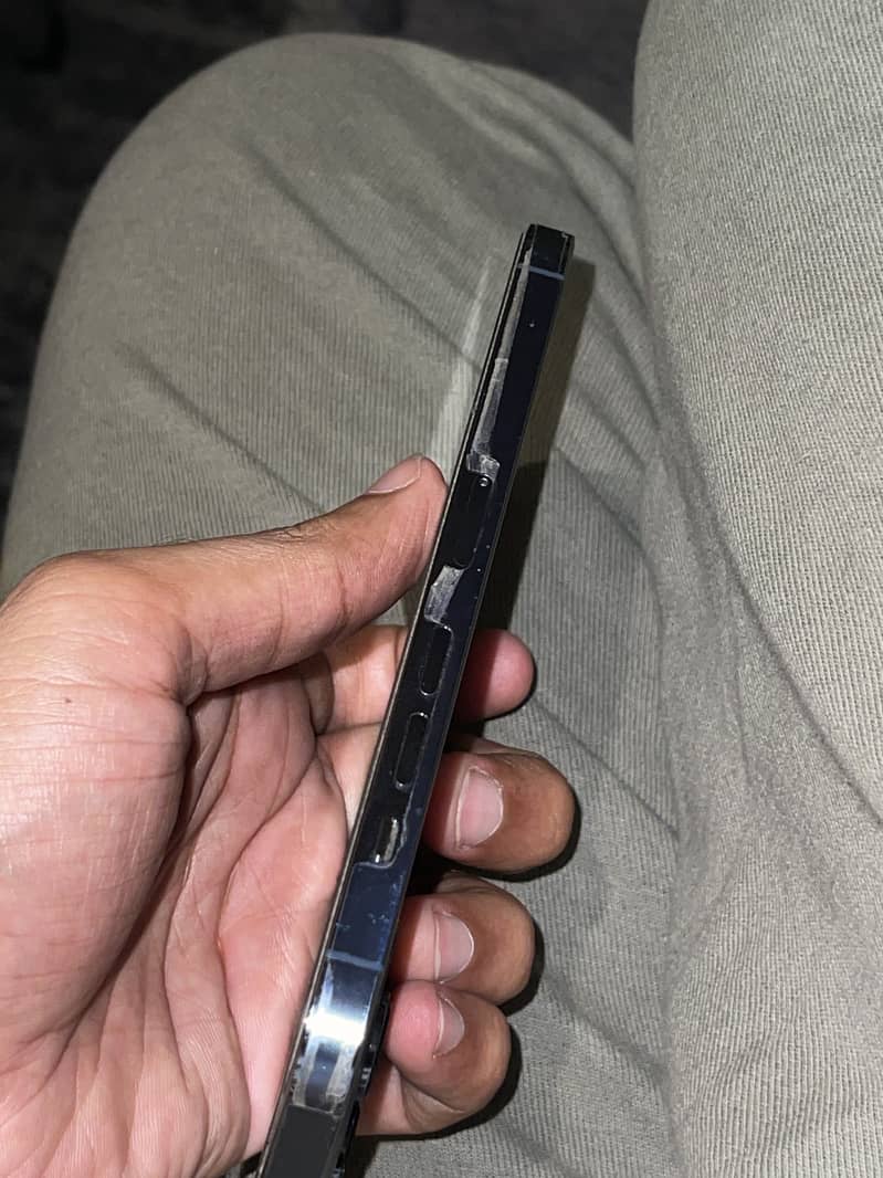 Apple iPhone 13 Pro 1