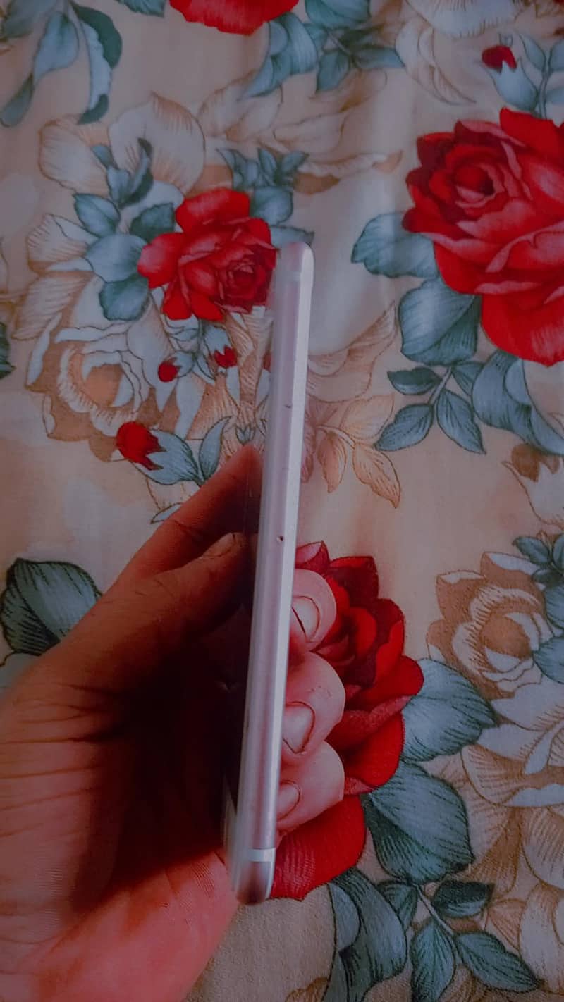 Apple iPhone 6S 3